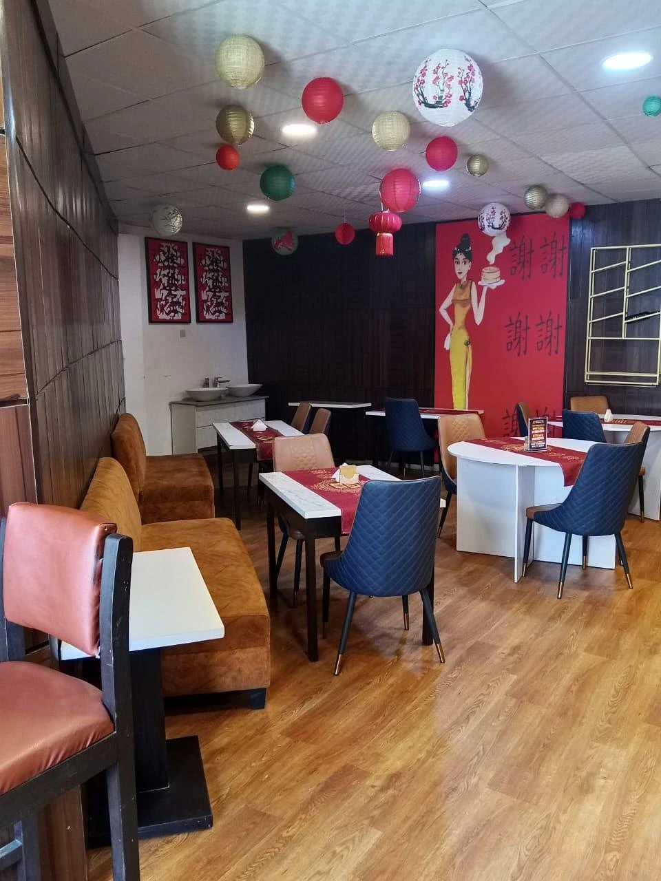 Tables and seating inside WokInn Chinese restaurant
